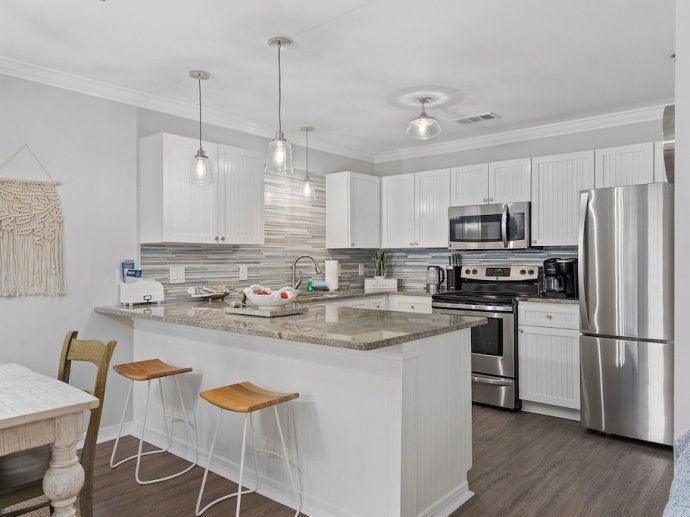 Large, renovated condo in Caribbean bld in Gulf Place on 30A, views,