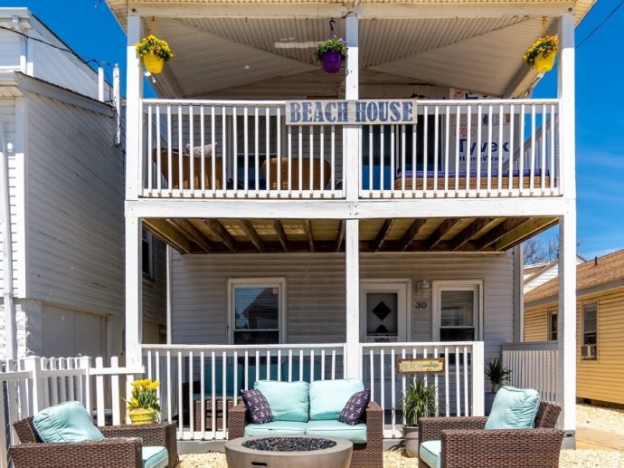 30 Farragut Ave Seaside Park,NJ 3 Houses to Beach!  Unit #1  $3000wk
