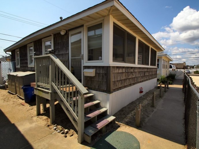 Cozy Beach Bungalow Just Steps from Fun in the Sun!