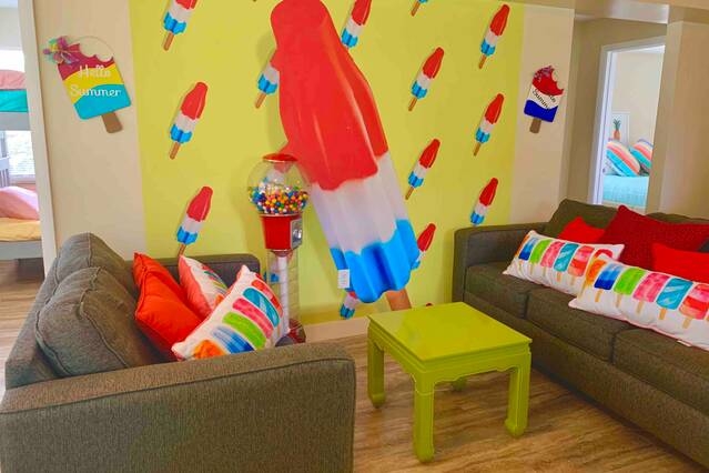 ICEPOP INN ☀️ SLEEPS 12